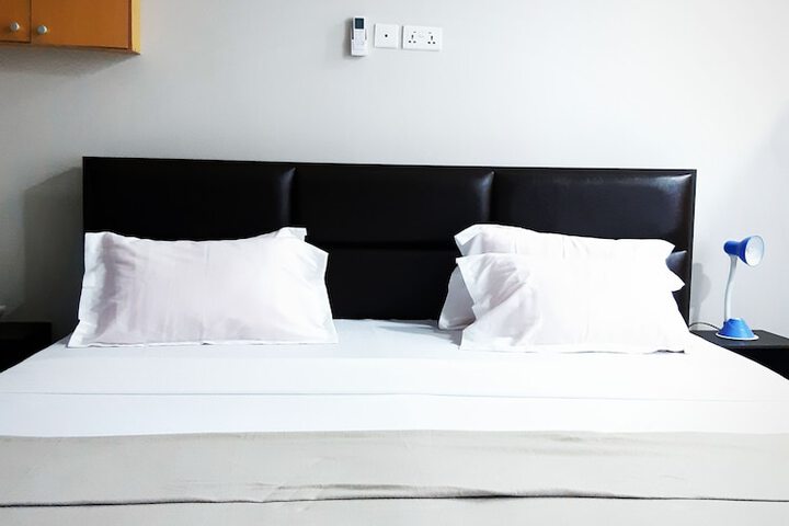 Julbert Plaza Hotel