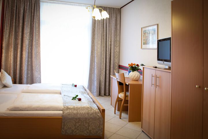 Room 7 of 43