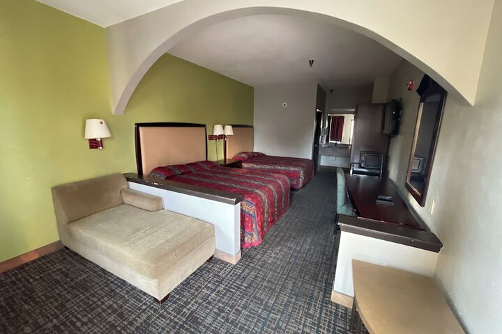 Room 7 of 28