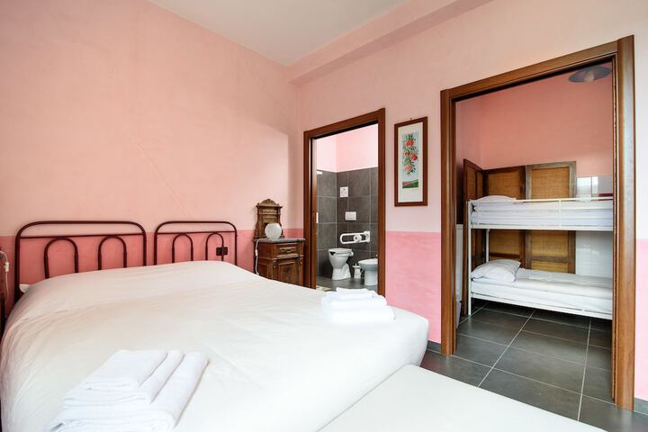 Room 10 of 82