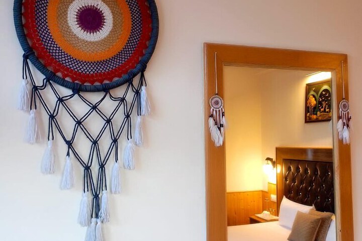 Room 10 of 27