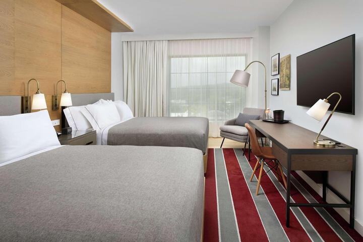 2 Queen Beds (8 of 9)