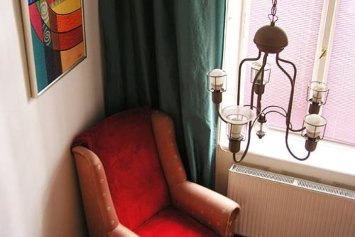 Room 5 of 16