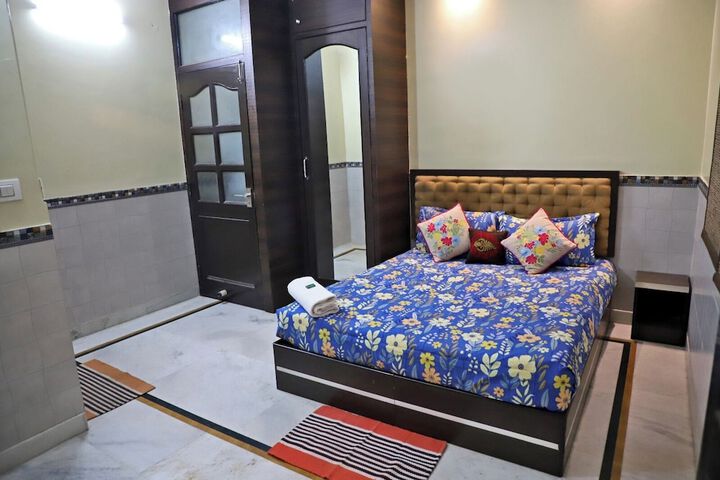 Room 6 of 26