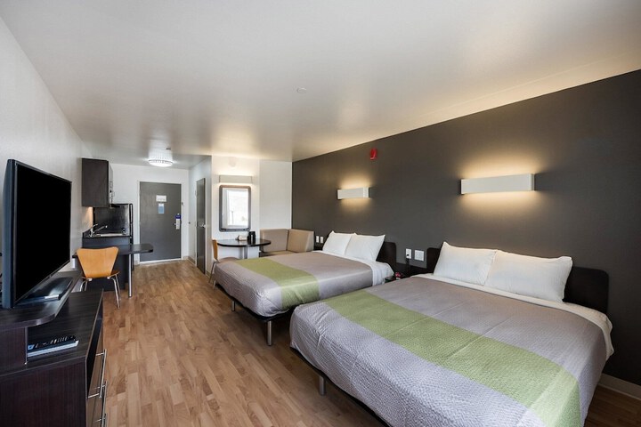 Room 13 of 35