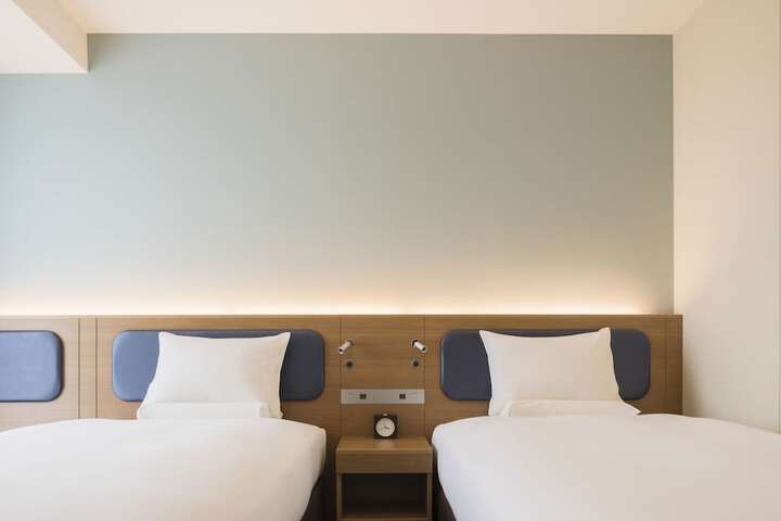 Room 4 of 27