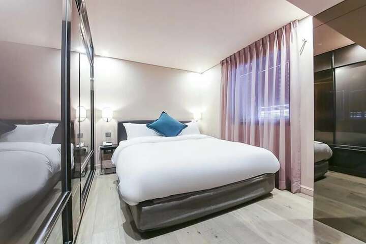 Room 14 of 36
