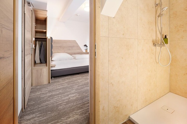 Room 17 of 24