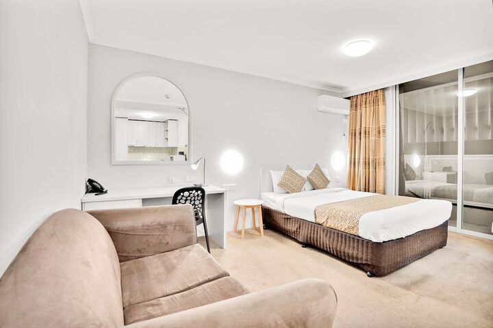 Room 10 of 34