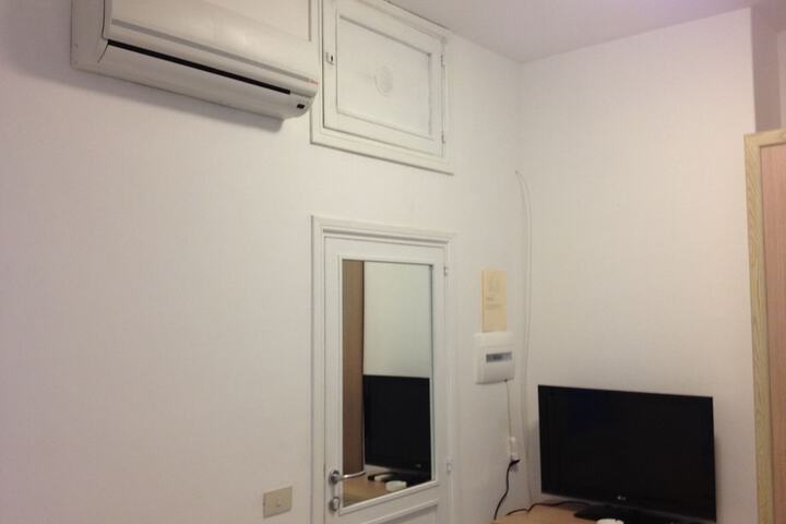 Room 7 of 25