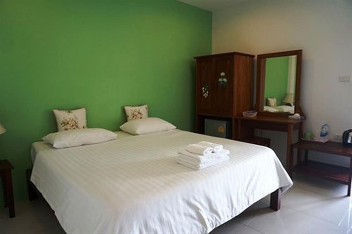 Room 12 of 38