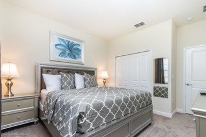 Room 9 of 29