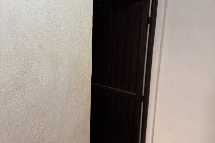 Room 33 of 82