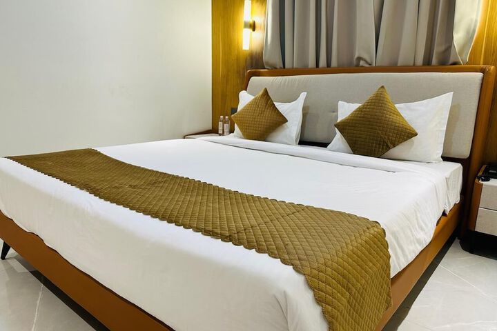 Room 15 of 37