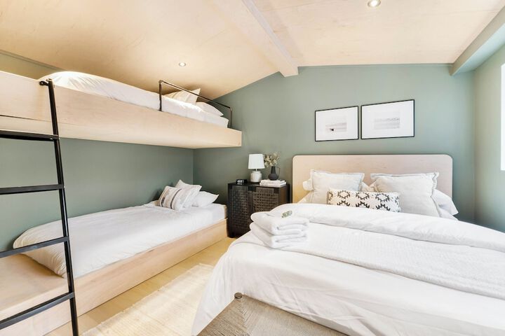 Room 9 of 46