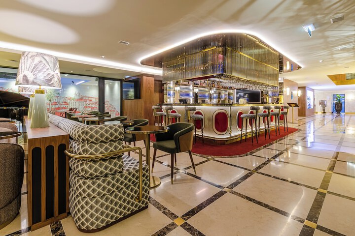 Lounge 59 of 93
