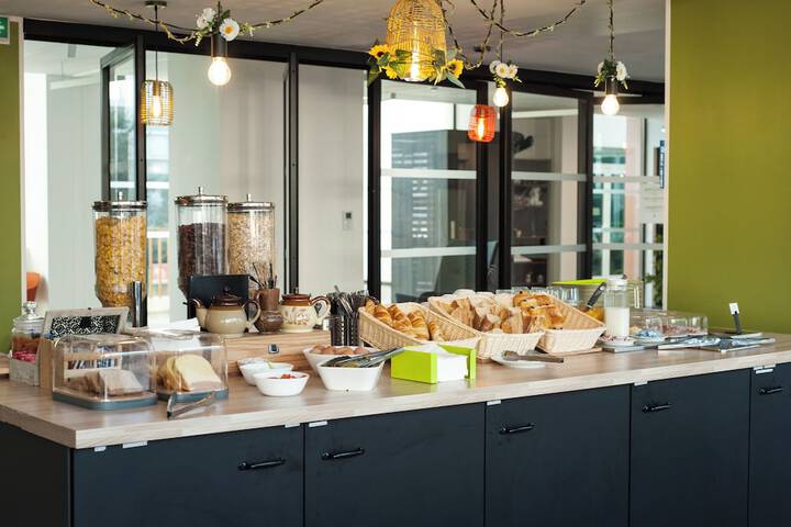 Breakfast/Coffee Service 23 of 25