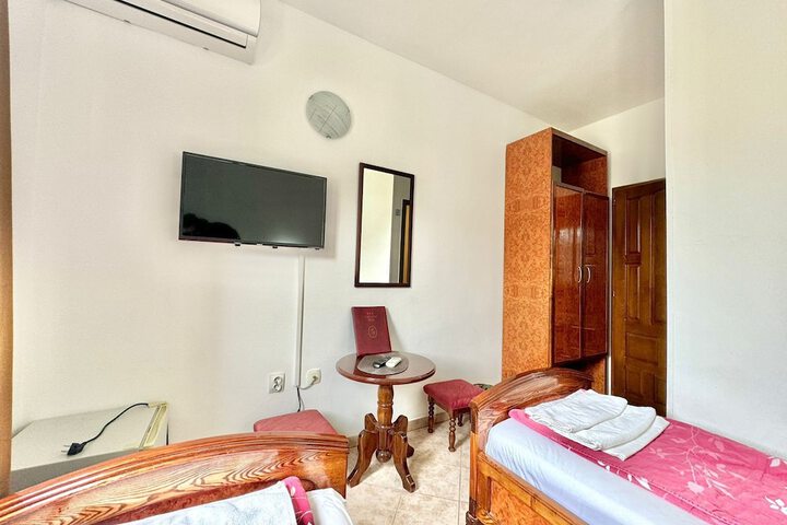 Room 44 of 85