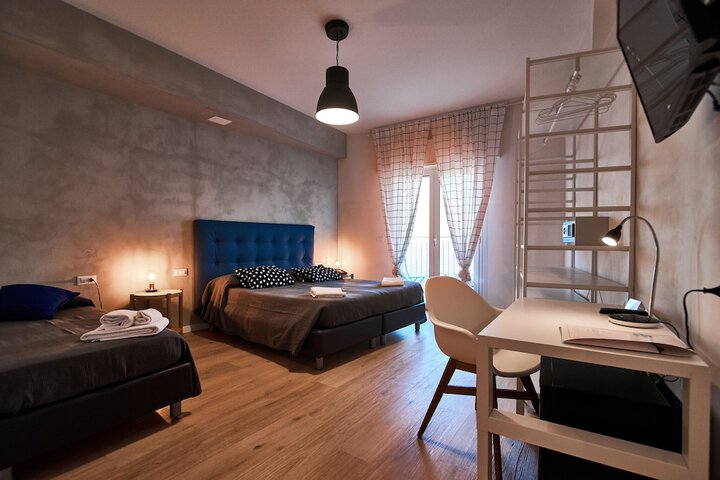 Room 7 of 104