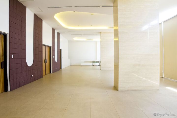 Ballroom/Hall 47 of 51