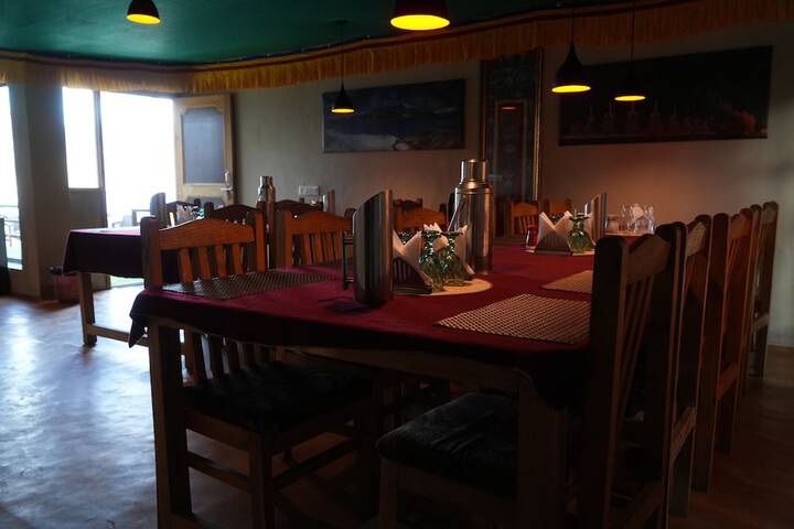 Dining 8 of 10