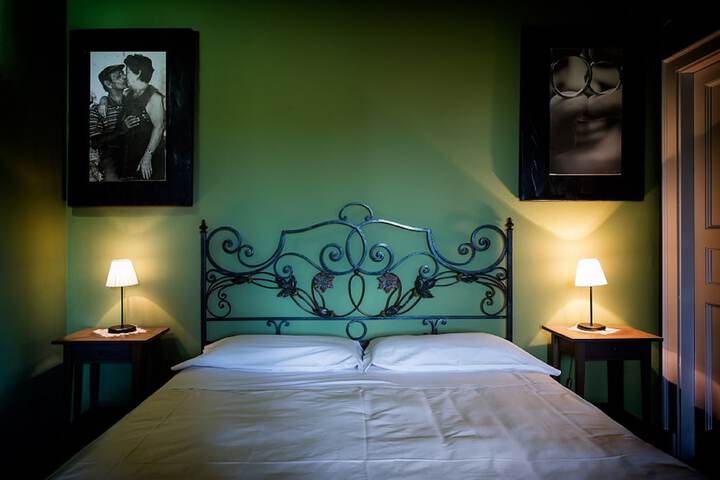 Room 3 of 52