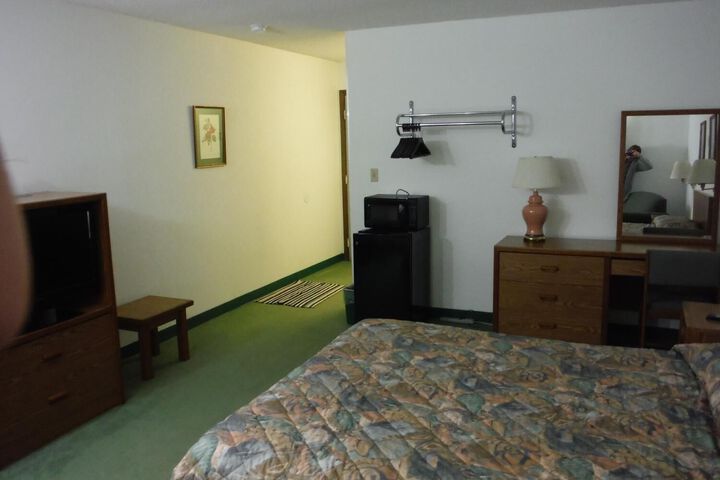 Room 10 of 12