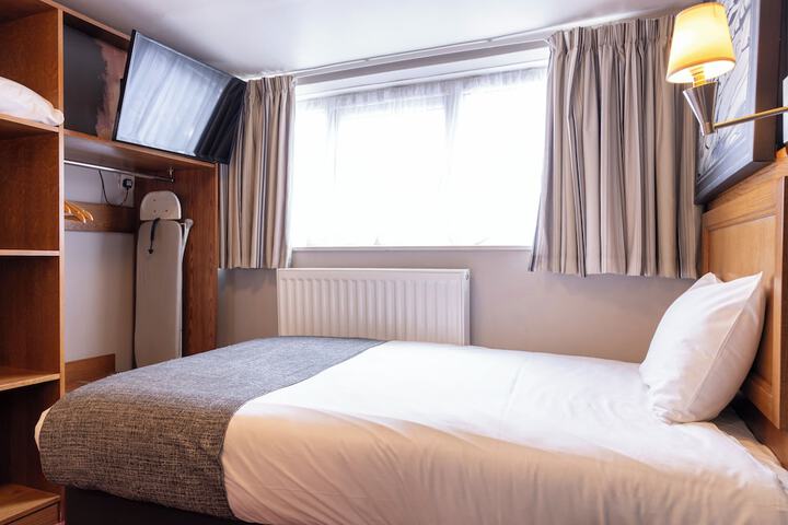 Room 4 of 45