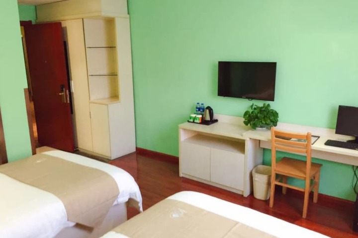Room 11 of 21