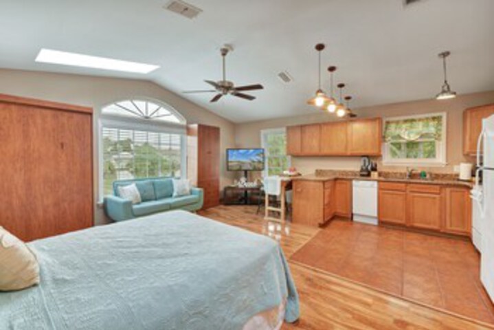 Photo of Sunshine Hideaway - Large Studio - Pet Friendly