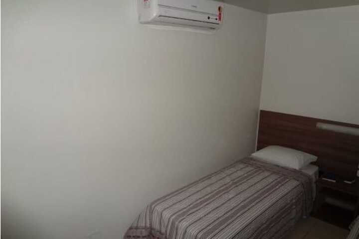 Room 4 of 12