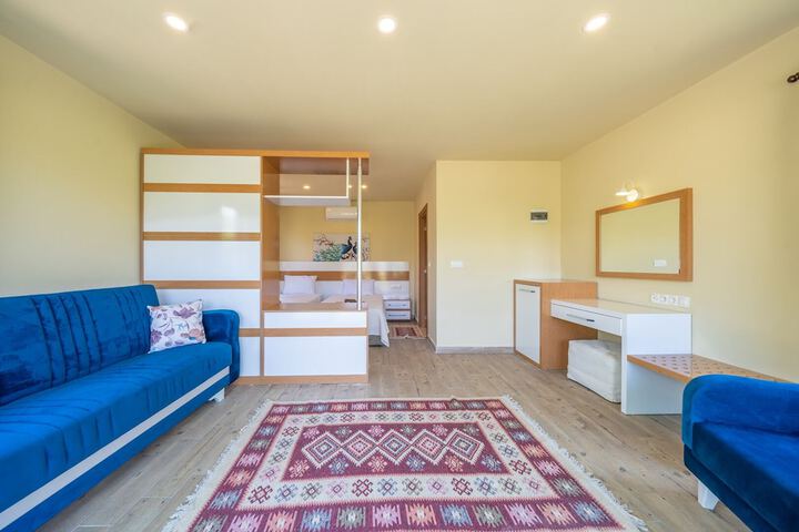 Room 5 of 13