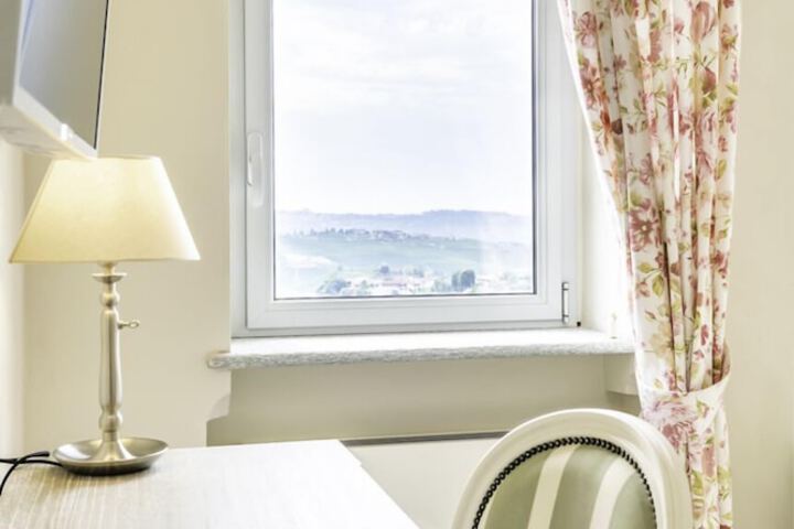 Room 52 of 161