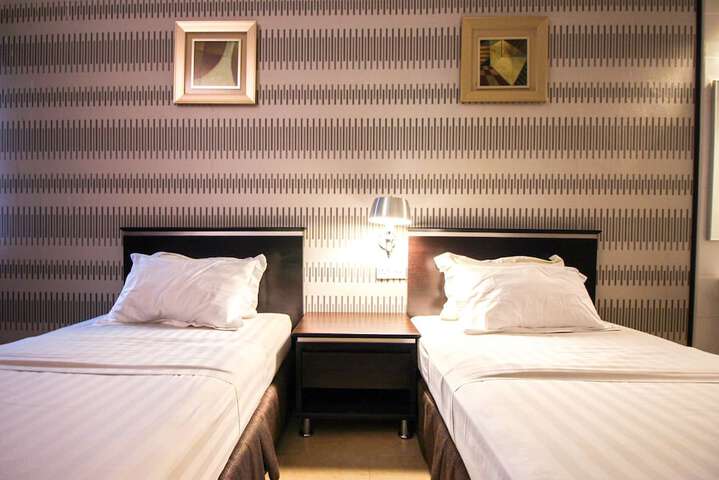 Room 4 of 44