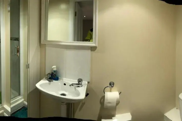 Room 9 of 11
