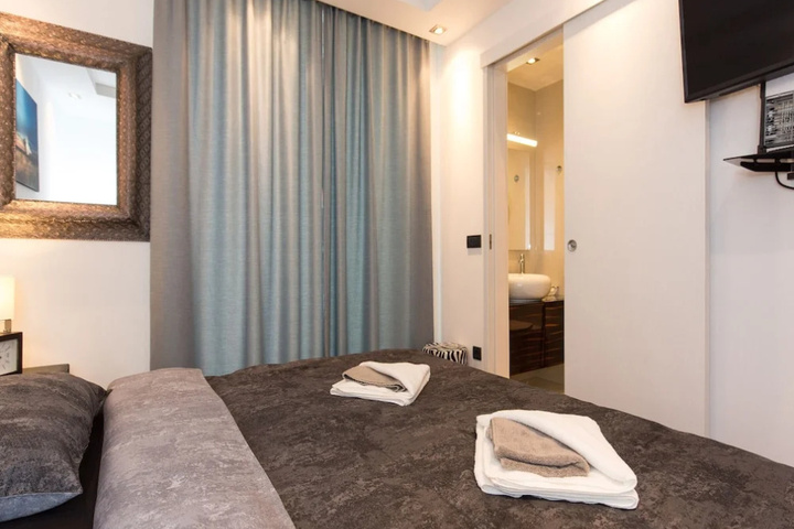 Room 2 of 13