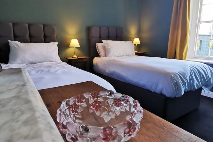 Room 4 of 40