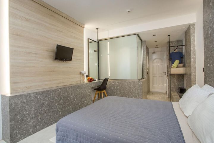 Room 10 of 56