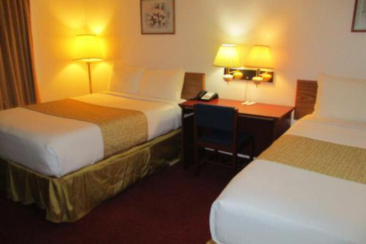 Room 32 of 46