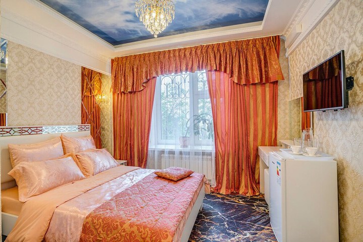 Room 9 of 24