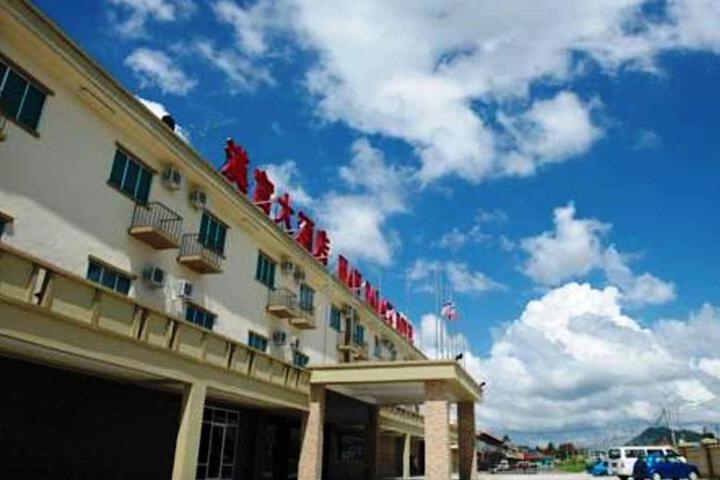 Exterior of Han Palace Hotel Semporna