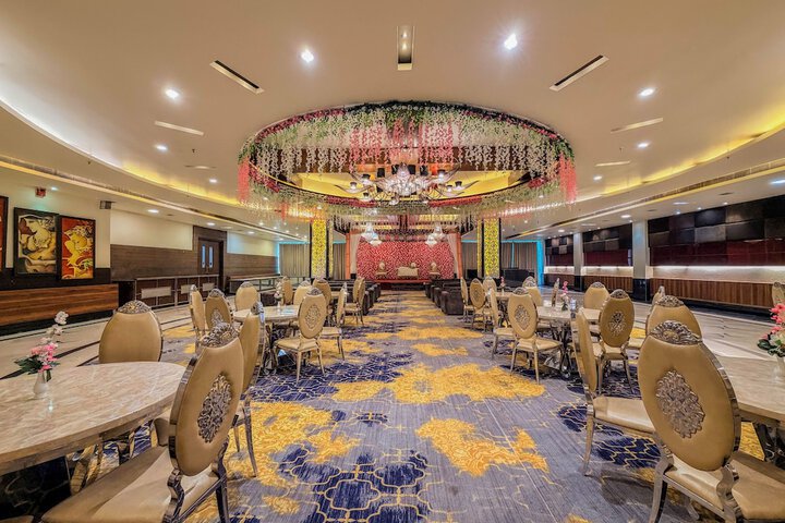 Ballroom/Hall 48 of 57
