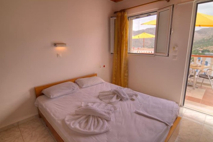 Room 4 of 28