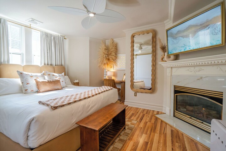 Room 45 of 148