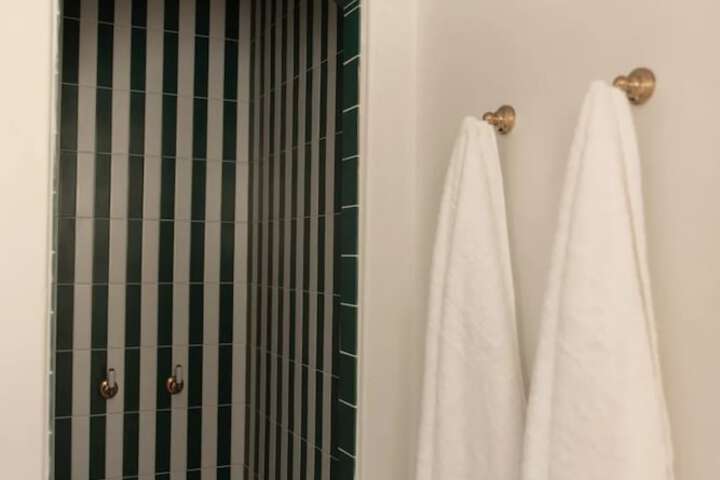 Room 27 of 42