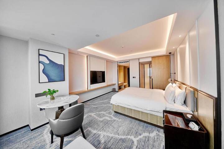 Room 11 of 28