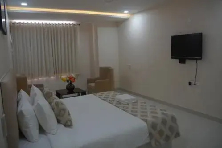 Room 4 of 12
