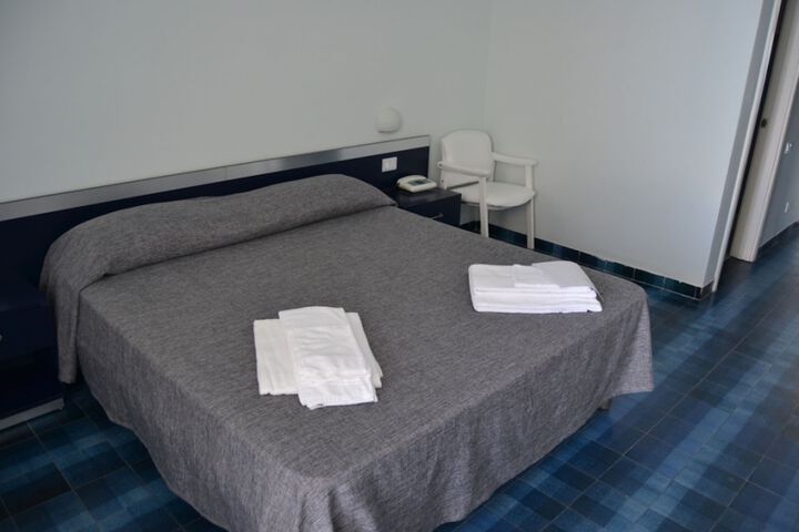 Room 9 of 50