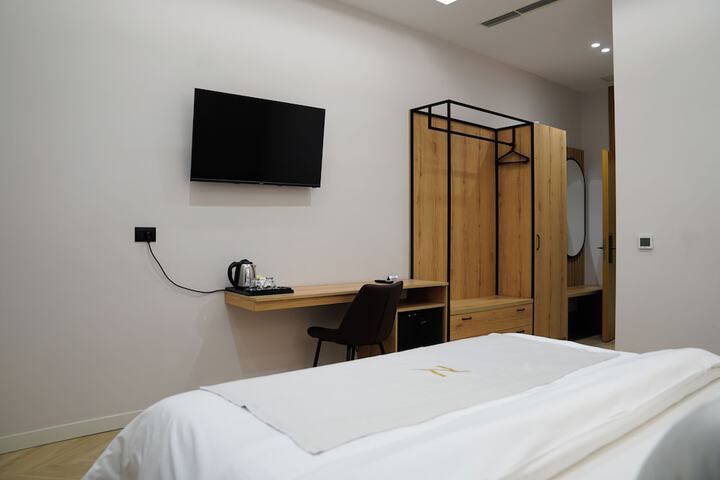 Room 165 of 249