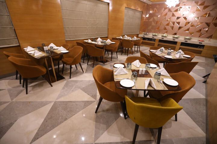 Dining 23 of 33